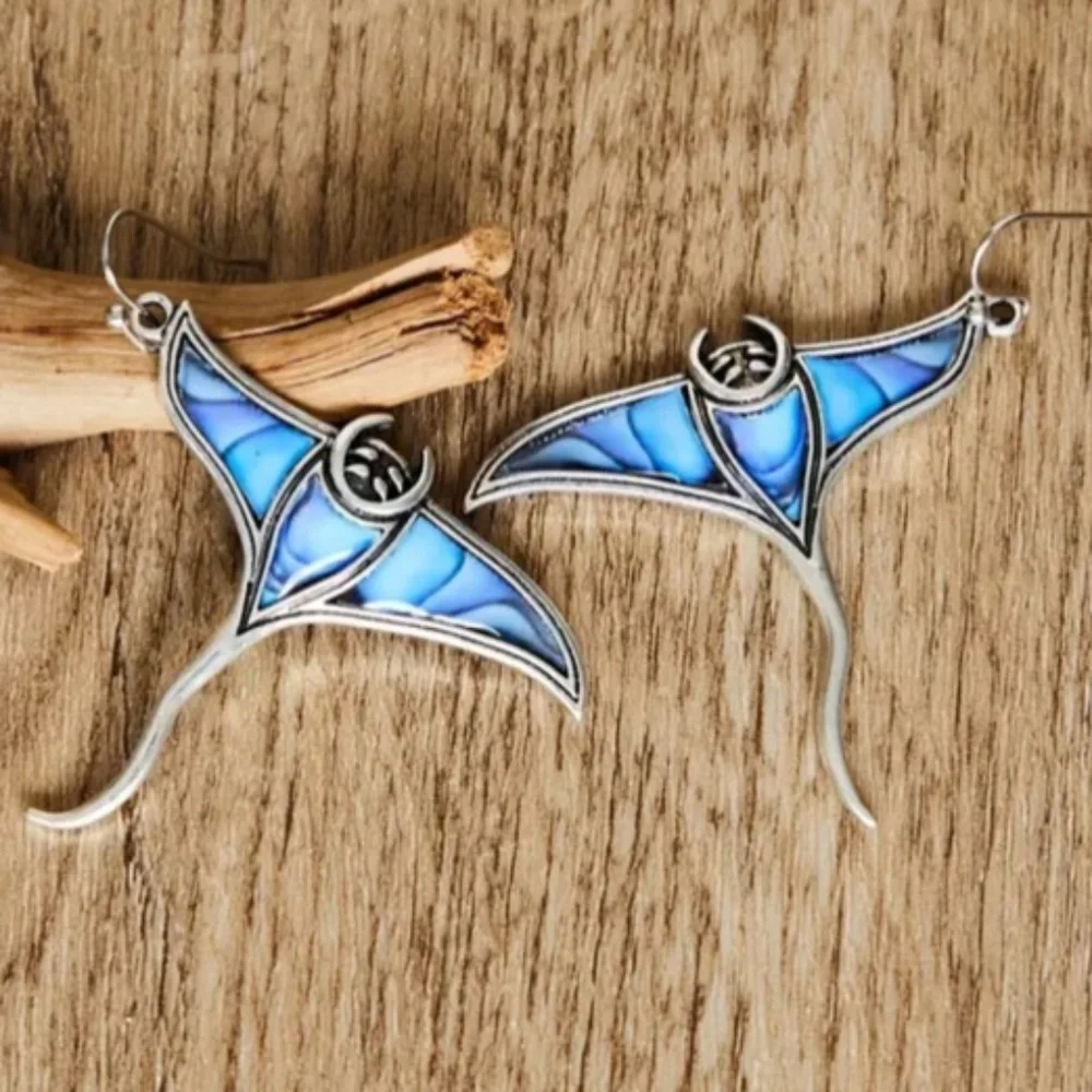 NWT! Endearing Silver Tone Stingray Pierced Dangle Earrings with Faux Abalone!